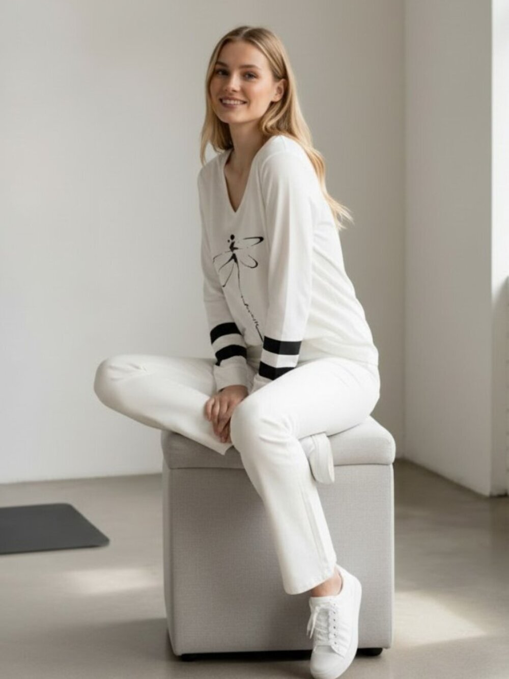 White Dragonfly Graphic V-Neck Long Sleeve Top Stripe Arm Size M